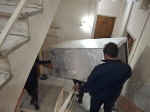 کارگر حمل اثاثیه منزل 